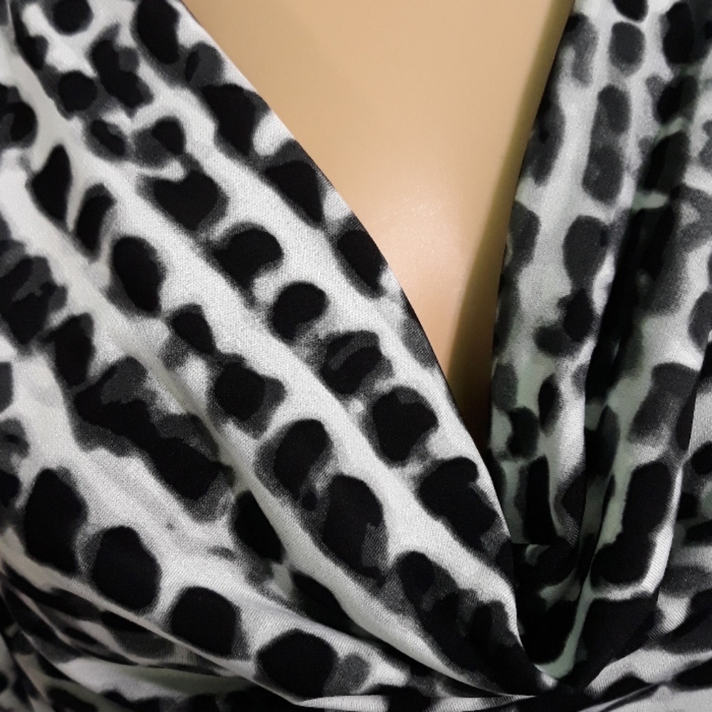 Calvin Klein Sleeveless Blouse  |  Size L. - Picture 5 of 7